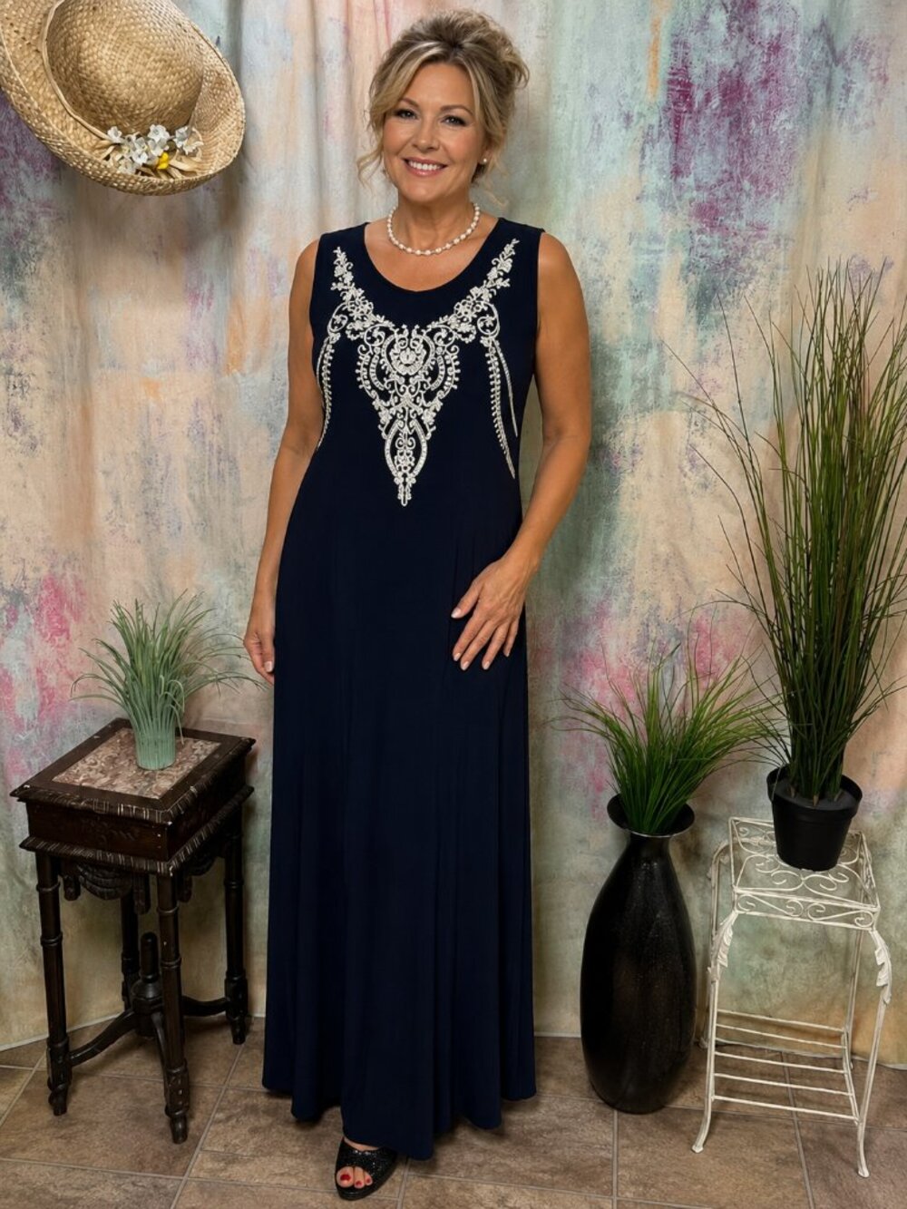 📌Just Found  Plus Size Maxi Dress with Great Print looks like Embroidered